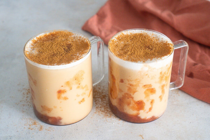 Kirsebær-chai-latte