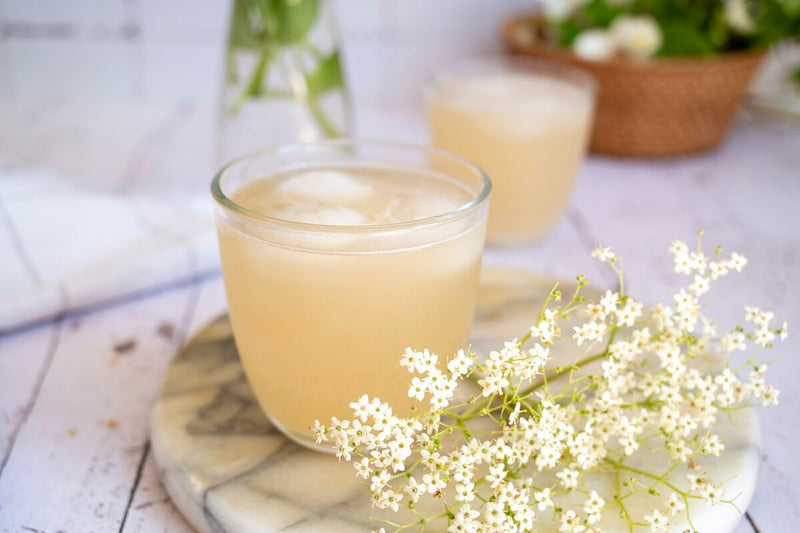 Hyllebærblomstlimonade