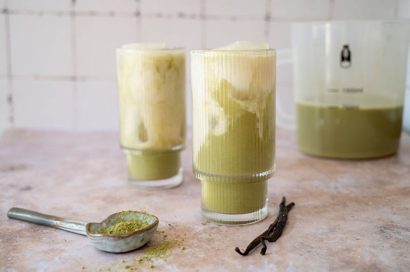 Vanilje-matcha-latte med rismelk